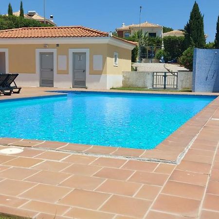 Apartamento Piscina 5 Minutos Praia Alcantarilha Luaran gambar