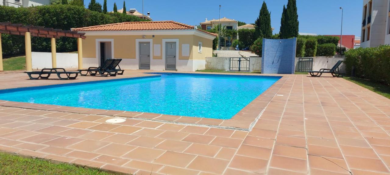 Apartamento Piscina 5 Minutos Praia Alcantarilha Luaran gambar